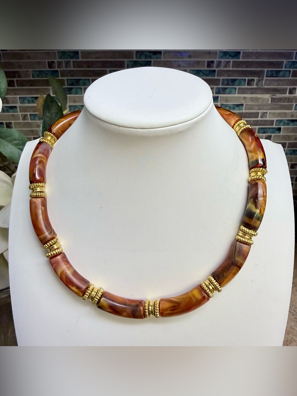 Swirled amber tone resin beaded necklace